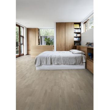 Parchet Kahrs Lumen Twilight stejar lacuit ultra mat periat alb-gri cu earth tones 3-strip 2423x200x15 mm 153N3BEKD4KW240